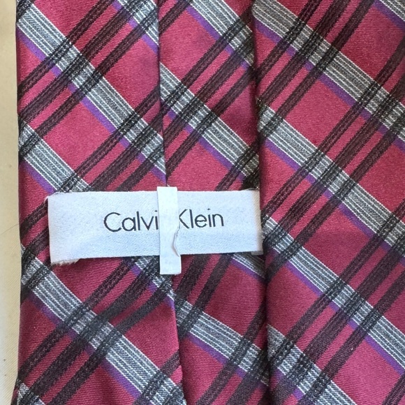 ✨HOST PICK✨ Vintage Calvin Klein Red, Grey, Black Striped Tie or Purse Tie ✨ 🎉 - Picture 7 of 16